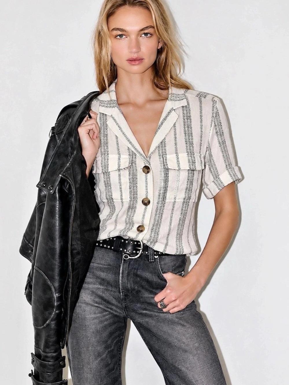 334. Reitmans Striped Short-Sleeve Shirt with Pyjama Collar White & Black Small